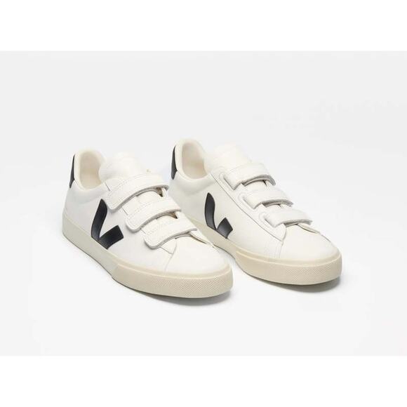 Veja Women Recife Logo Chromefree Leather Sneaker Extra White/Black Size US 6 - Picture 1 of 10